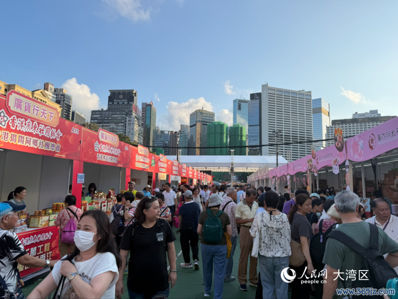 嘉年华现场敌对横暴。东说念主民网 严小晶摄